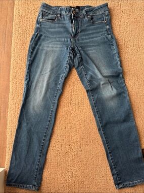 White House Black Market Mid Rise Slim Everyday Soft - Medium Blue Size 10